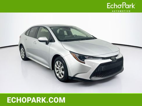 Used 2022 Toyota Corolla LE FWD image 1