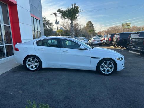 Used 2017 Jaguar XE Premium image 7