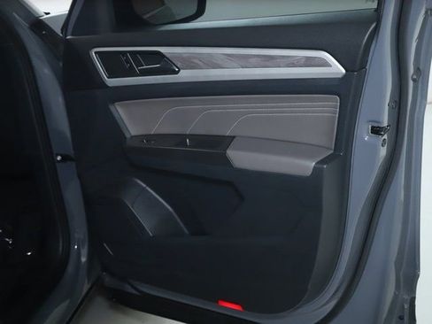 Used 2022 Volkswagen Atlas Cross Sport SE image 35