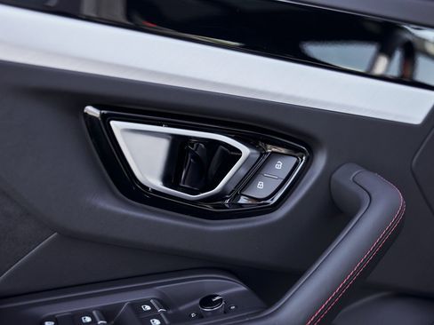 Used 2021 Lamborghini Urus image 31