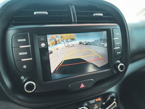 Used 2025 Kia Soul LX FWD image 20