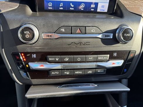 Used 2020 Ford Explorer Platinum w/ Premium Technology Package image 8