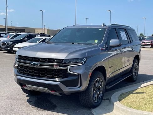 Used 2021 Chevrolet Tahoe Z71 w/ Luxury Package AWD/4WD image 4