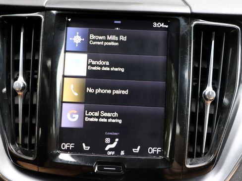 Used 2018 Volvo XC60 T5 Momentum w/ Vision Package image 19