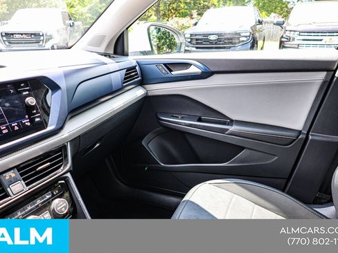 Used 2024 Volkswagen Taos SE FWD image 36