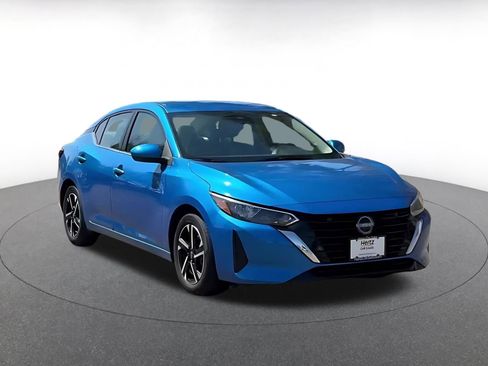 Used 2025 Nissan Sentra SV image 3