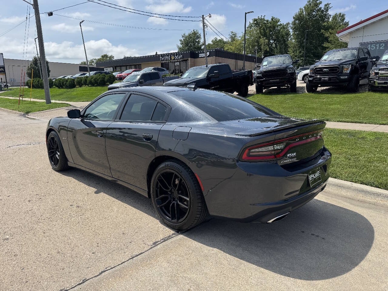 Used 2017 Dodge Charger R/T RWD image 3