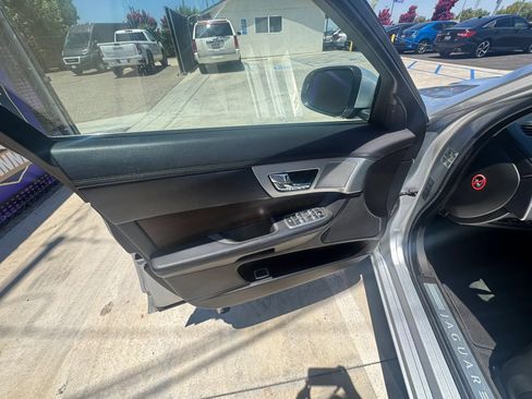 Used 2012 Jaguar XF RWD image 13