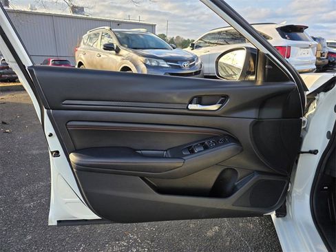 Used 2019 Nissan Altima 2.5 SR image 12