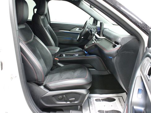Used 2025 Ford Explorer ST AWD/4WD image 17