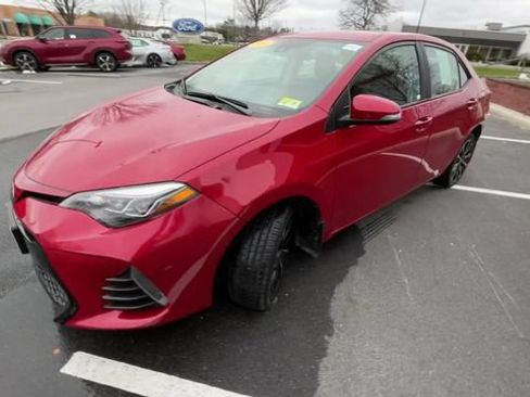 Certified 2018 Toyota Corolla SE FWD image 4