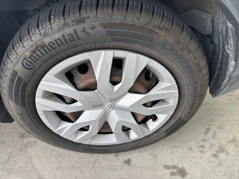 Used 2020 Toyota C-HR LE FWD image 11