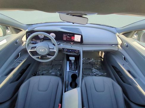 Certified 2024 Hyundai Elantra SEL FWD image 10