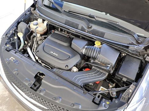 Used 2017 Chrysler Pacifica Limited w/ UConnect Theater Package image 38