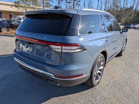 Certified 2025 Lincoln Aviator Reserve image 5