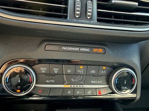 Used 2022 Ford Escape SE w/ SE Sport Appearance Package AWD/4WD image 22
