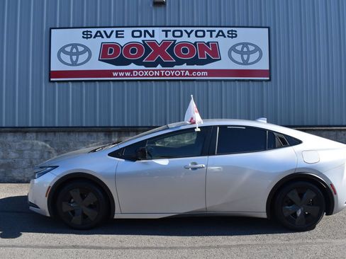 Certified 2023 Toyota Prius LE FWD image 4
