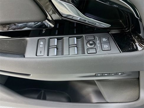 Used 2025 Land Rover Range Rover Evoque Dynamic SE image 20