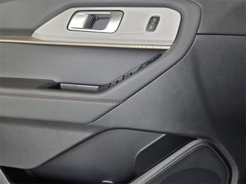New 2025 Ford Explorer Active w/ Active Comfort Package image 17