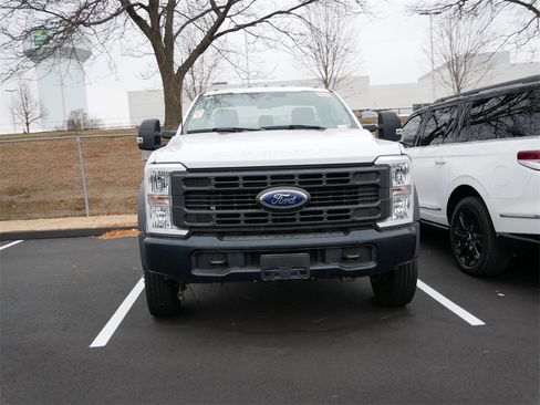 Used 2023 Ford F550 4x4 Regular Cab Super Duty image 2