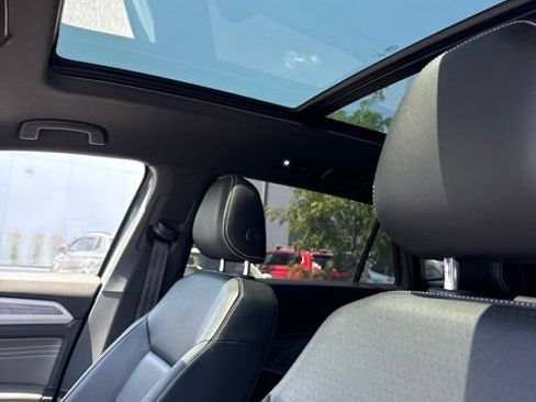 Used 2022 Volkswagen Atlas Cross Sport SE w/ Panoramic Sunroof Package AWD/4WD image 7