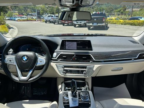 Used 2022 BMW 740i RWD image 32
