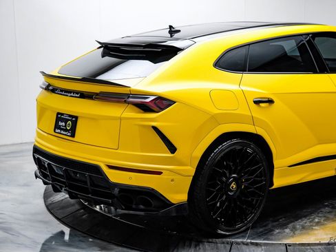 Used 2021 Lamborghini Urus image 19