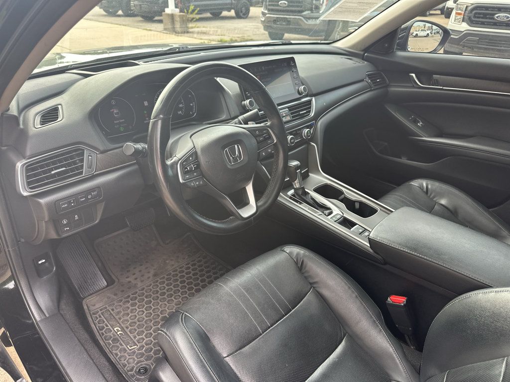 Used 2018 Honda Accord Touring image 2