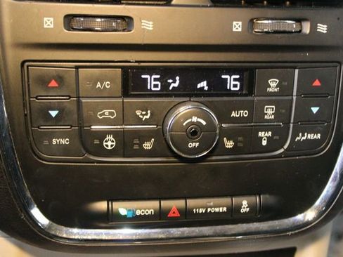 Used 2016 Chrysler Town & Country Touring w/ Driver Convenience Group image 28