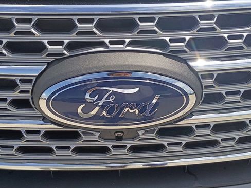 Used 2021 Ford Explorer Limited w/ Equipment Group 301A RWD image 14