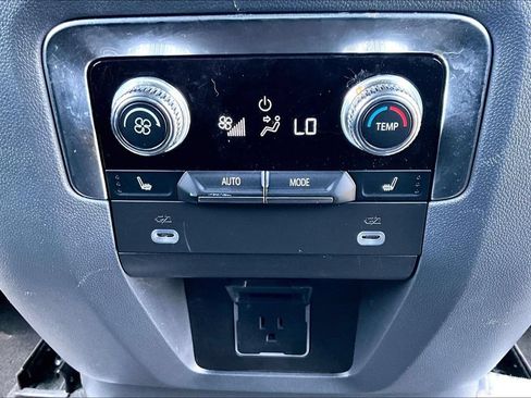 Used 2024 GMC Yukon Denali RWD image 35