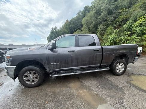 Used 2026 RAM 2500 Big Horn AWD/4WD image 2