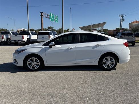 Used 2018 Chevrolet Cruze LT w/ Convenience Package image 7