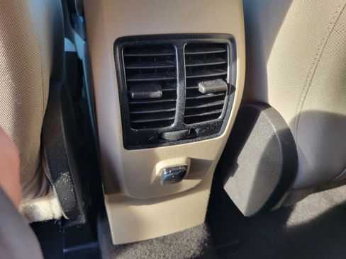 Used 2019 Ford Escape SE FWD image 25