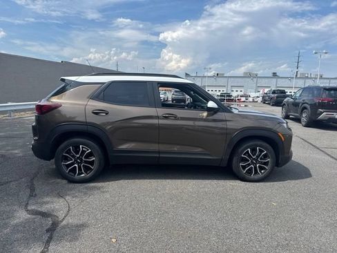 Used 2022 Chevrolet TrailBlazer ACTIV w/ Sun and Liftgate Package FWD image 4