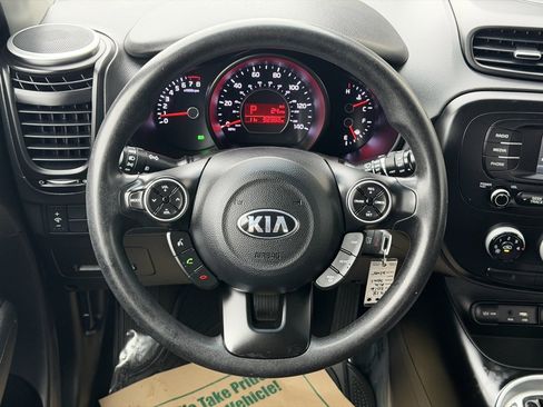 Used 2016 Kia Soul + image 19