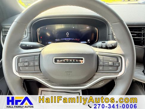 Used 2024 Jeep Wagoneer L Series II w/ Flexible Seating Group AWD/4WD image 16