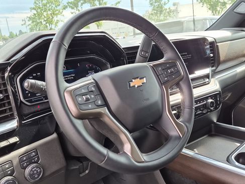Used 2024 Chevrolet Silverado 2500 High Country w/ Technology Package AWD/4WD image 34