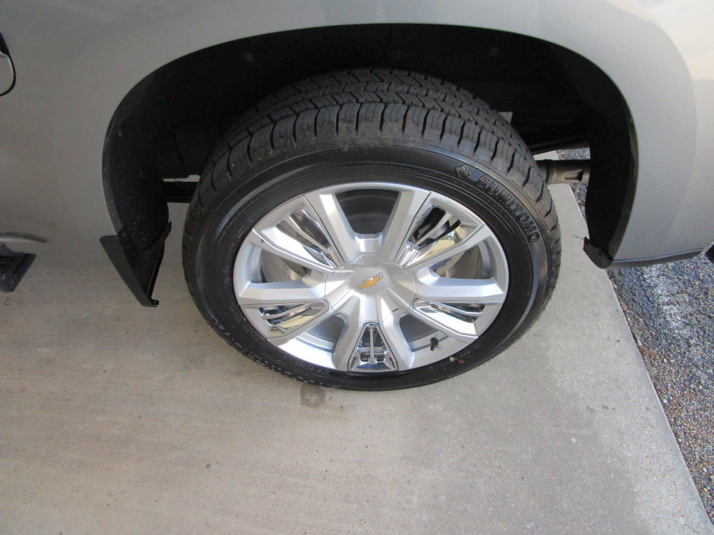 Used 2023 Chevrolet Silverado 1500 High Country w/ High Country Premium Package AWD/4WD image 12