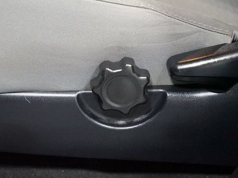 Used 2018 Toyota Tacoma SR5 AWD/4WD image 27