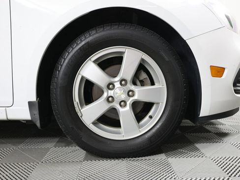 Used 2015 Chevrolet Cruze LT w/ Technology Package FWD image 6