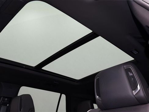 Used 2024 Cadillac Escalade Premium Luxury w/ Performance Package image 30