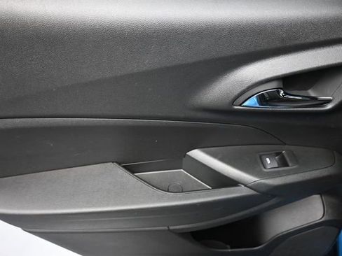 Used 2025 Chevrolet Trax RS w/ Sunroof Package FWD image 19