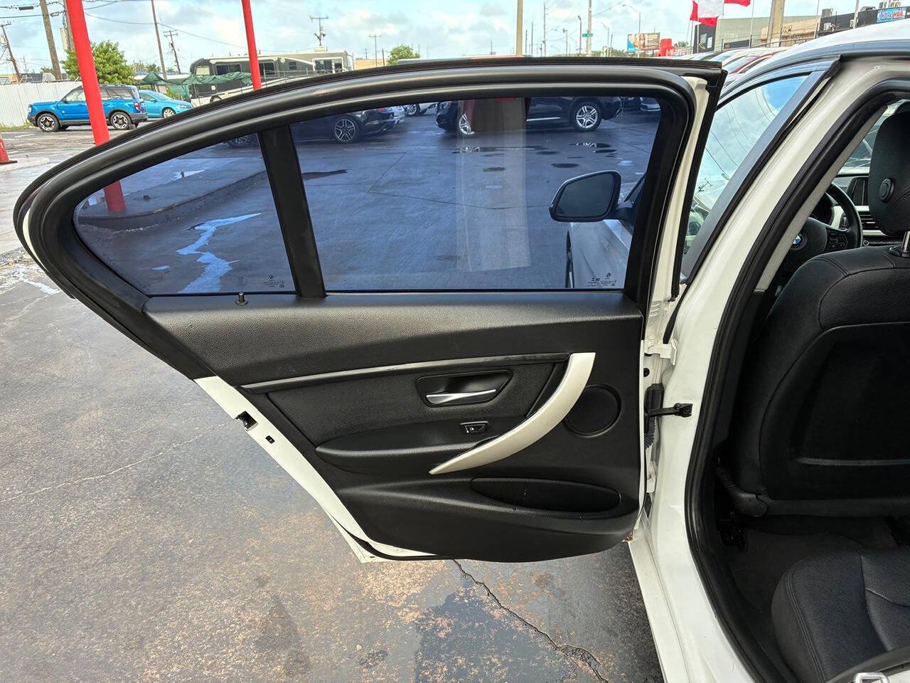 Used 2018 BMW 320i Sedan RWD image 9