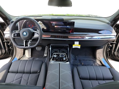 Certified 2025 BMW 750e xDrive image 10
