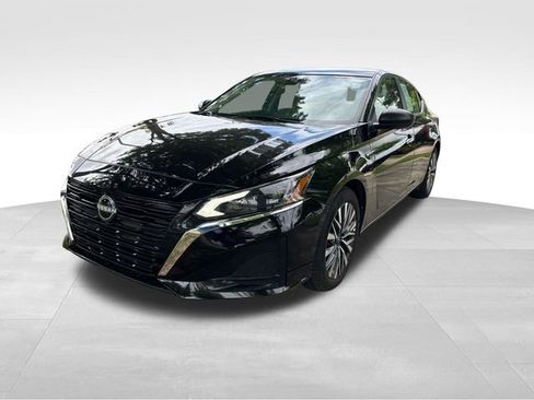 Used 2025 Nissan Altima 2.5 SV FWD image 3