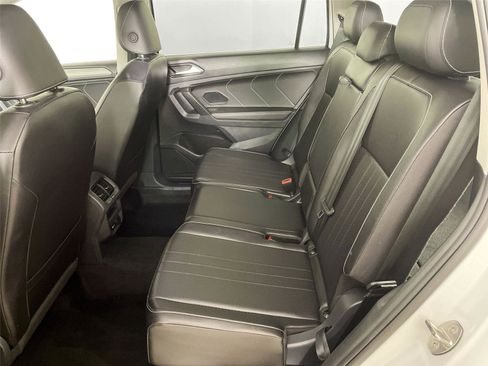 Used 2024 Volkswagen Tiguan SE AWD/4WD image 11