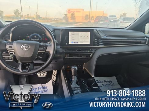 Used 2025 Toyota Camry SE FWD image 12