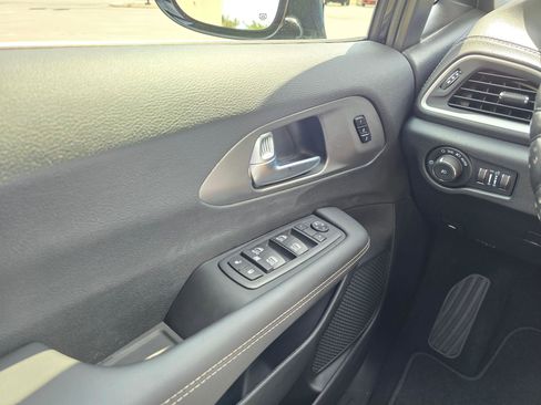 Used 2026 Chrysler Pacifica Select AWD/4WD image 27