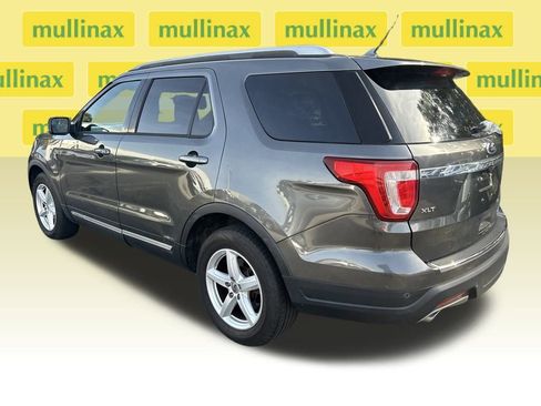 Used 2018 Ford Explorer XLT w/ Equipment Group 201A image 3